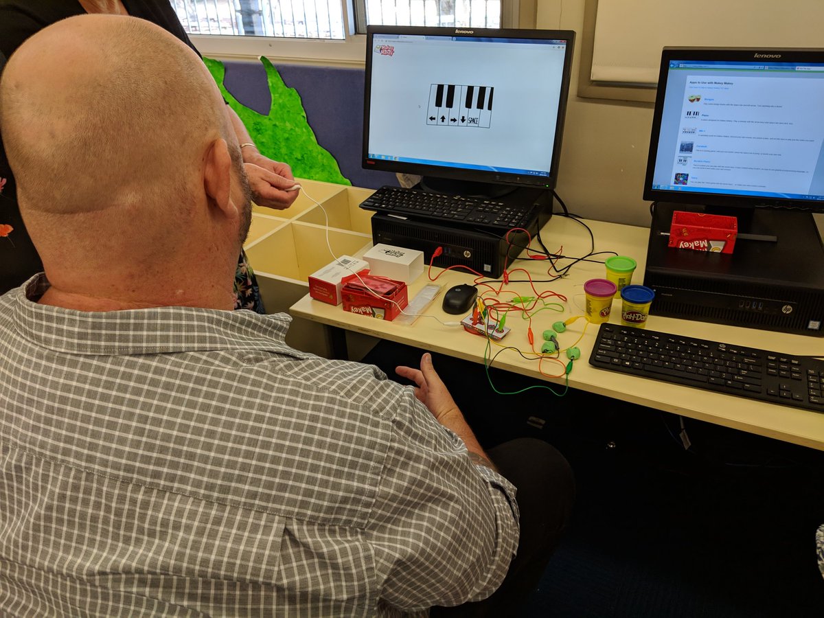 Ms_HeatherS's tweet photo. Had lots of fun playing with science kits from @STEM_Share at SDD yesterday. Look forward to our PC robotics kit later this year https://t.co/Jv2f1R7eQF