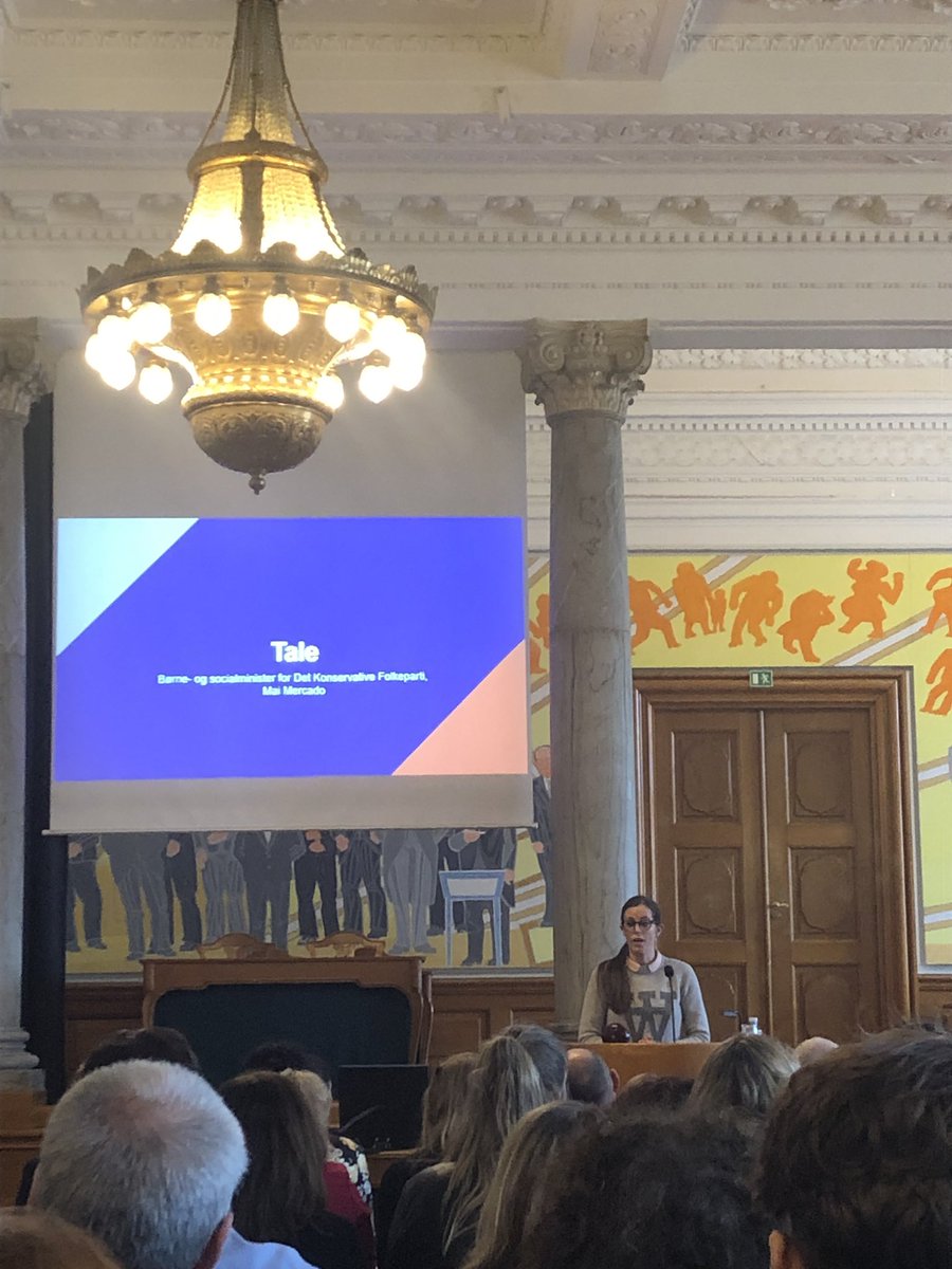 SusNMagnusson's tweet image. @DialogmodVold Vigtige ord fra børne- og socialministeren: Negativ social kontrol er ikke kun dårligt for dem det går ud over men også for samfundet. Vi skal forebygge, underrette og sikre at børn og unge får den rette hjælp. Børn og unge skal kende deres rettigheder #brydind