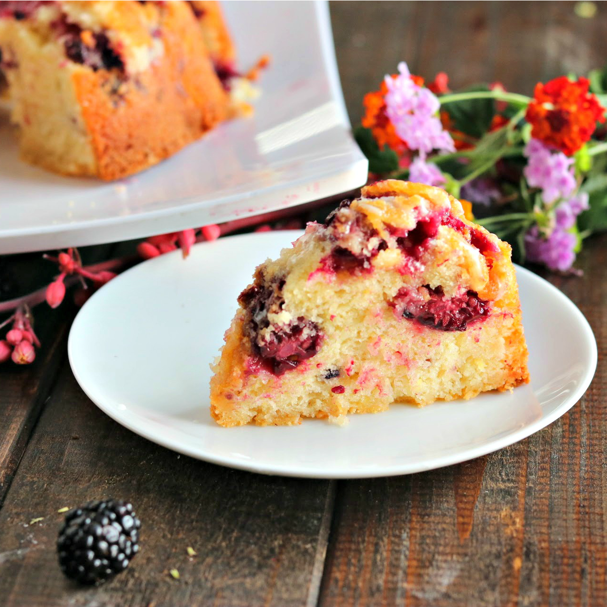 kyleecooks's tweet photo. A light and fluffy #bundt with blackberries and made perfect with #yogurt. #MomBlogTourFF @RealCalifMilk #ad #brunch https://t.co/kxLhfWVTe1 https://t.co/BfCLv5qy0n