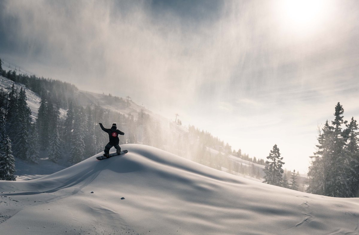 Od danes dalje je Snowpark <a href="/RTCKrvavec/">RTC Krvavec</a> ready to ride 🏂