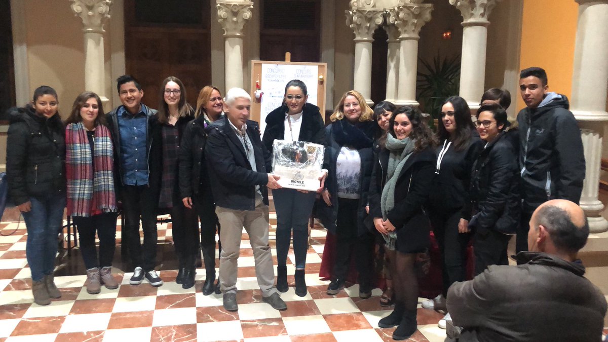 mklamola's tweet photo. Hemos quedado primeros de 3 categorías en el concurso de escaparates expuestos en los comercios de Novelda. 
Enhorabuena 🎉
#ciclosdecomercio #lamolamola # MklaMola #campeones https://t.co/m1I0Vbcuh9
