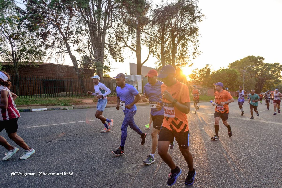 Don't miss out on running into the rising sun with us on 17th February at #JoburgToughest21! Only 800 online entries left! #TheTimeIsNow

Enter here: entrytickets.net/pirates21