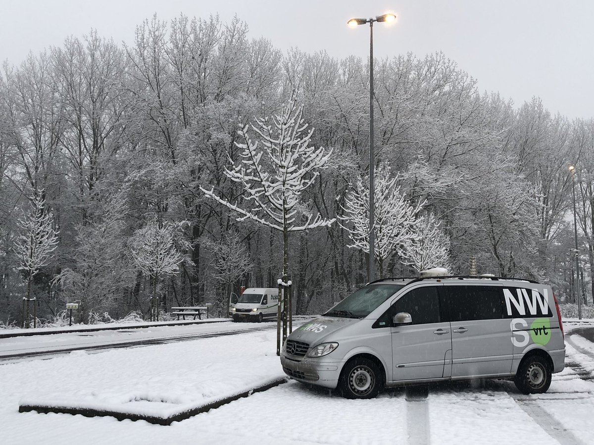 NikeliDC's tweet photo. Tussenstop in #Drongen! #vrtnws @PeterDecroubele https://t.co/HVf4M6di4G