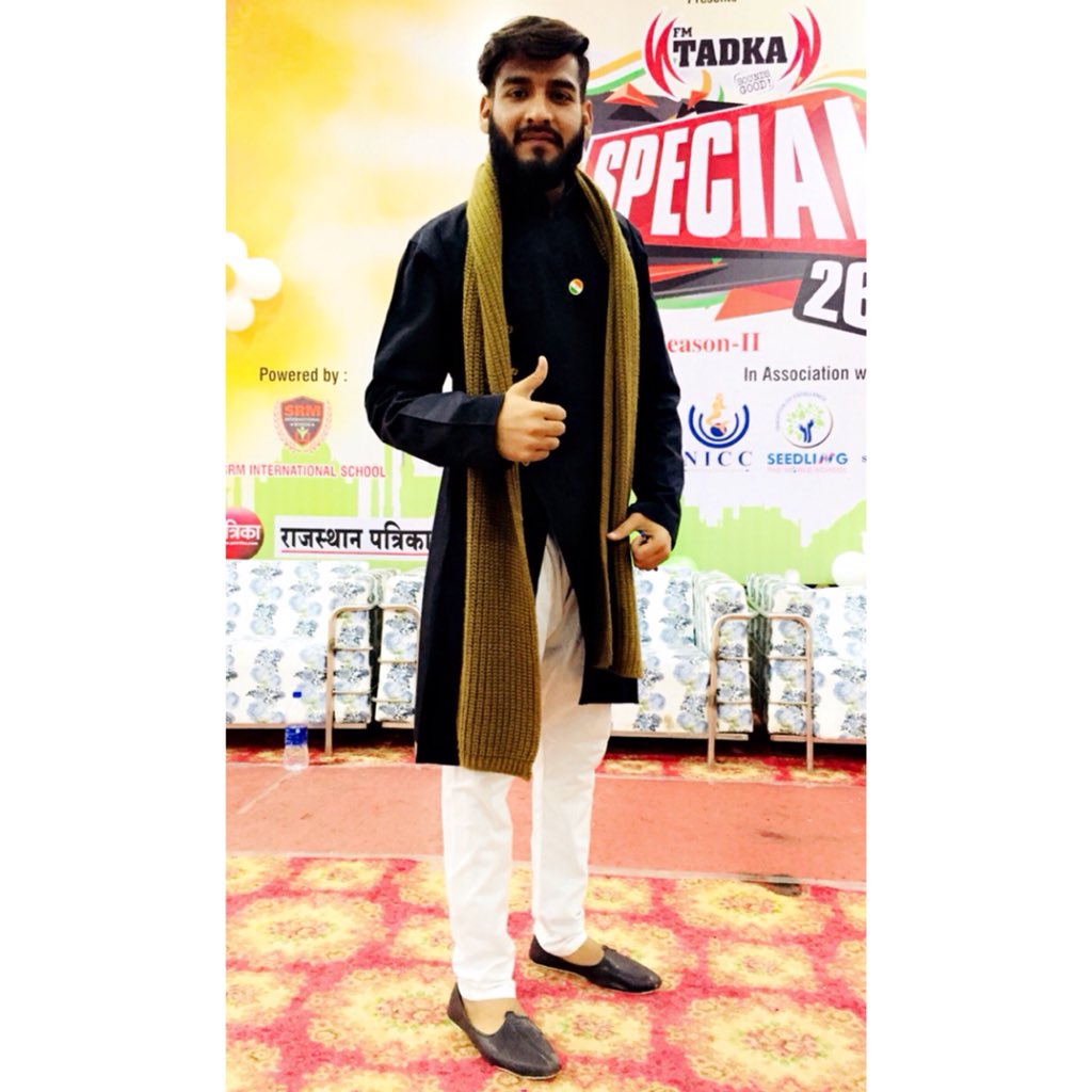 rjamanofficial's tweet photo. Success is not final, failure is not fatal: it is the courage to continue that counts.
#fmtadka #rjaman #showtime #spacial26 #indian #posetime #radiojockey #videojockey #travellerjock #udaipurlocal #twitter https://t.co/f1HeMnaAYn