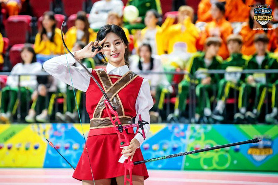 TWICE ツウィ、旧正月SP「アイドル陸上大会」でのアーチェリー衣装の
