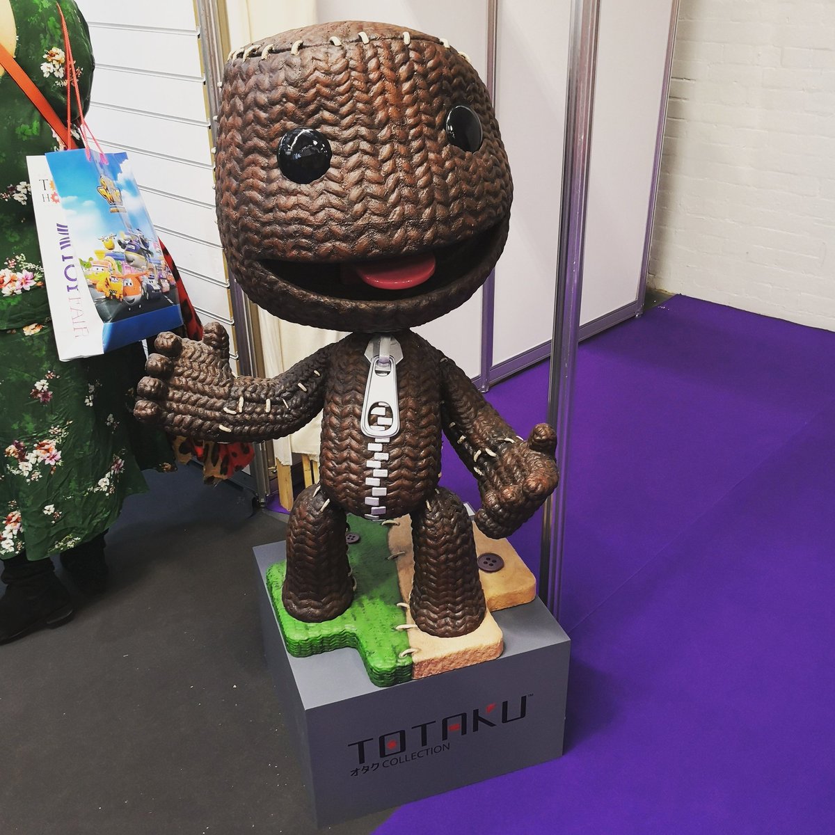 dadgeekuk's tweet photo. Bumped into Sack Boy at Toy Fair 2019!
#dadgeek #toys #toyfair #ToyFair2019 #gaming #sony #sackboy #totaku #nerd #geek #littlebigplanet https://t.co/mr02bo10UV