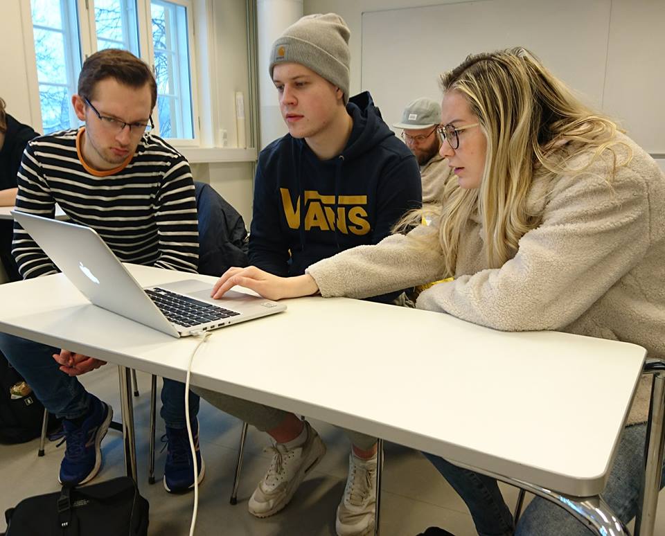 Vi er godt i gang med samarbeidet med <a href="/HiVolda/">Høgskulen i Volda</a>. Studenter arbeider og analyserer, og vi er så spente på hva de kommer frem til! 🤝
Sammen skaper vi #FremtidasRegion
#TNW2019