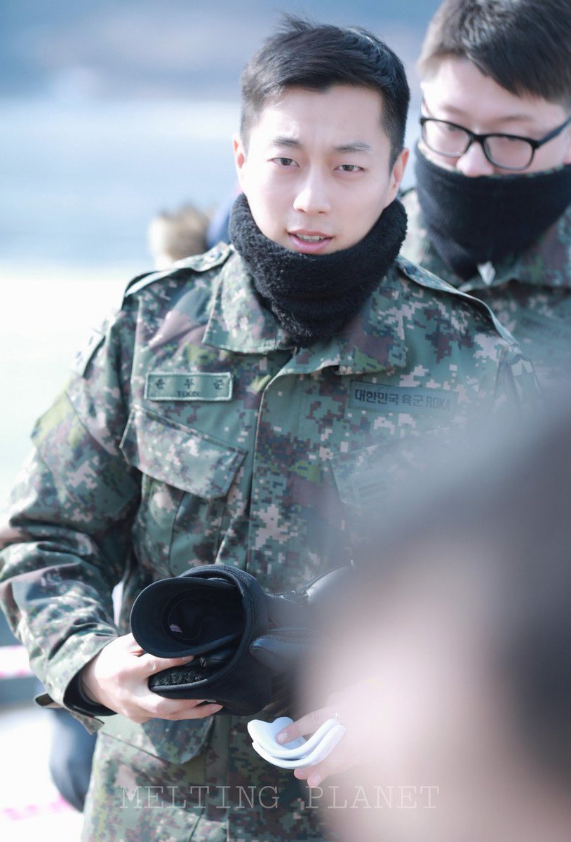 melting_planet's tweet photo. 190130 당분간 고화질 업로드가 힘들어서 와이파이로 사진 몇장 땡겨왔읍니다
대한민국 육군 윤두준 😭😭😭😭😭😭😭😭 https://t.co/v9nbIGKaSv