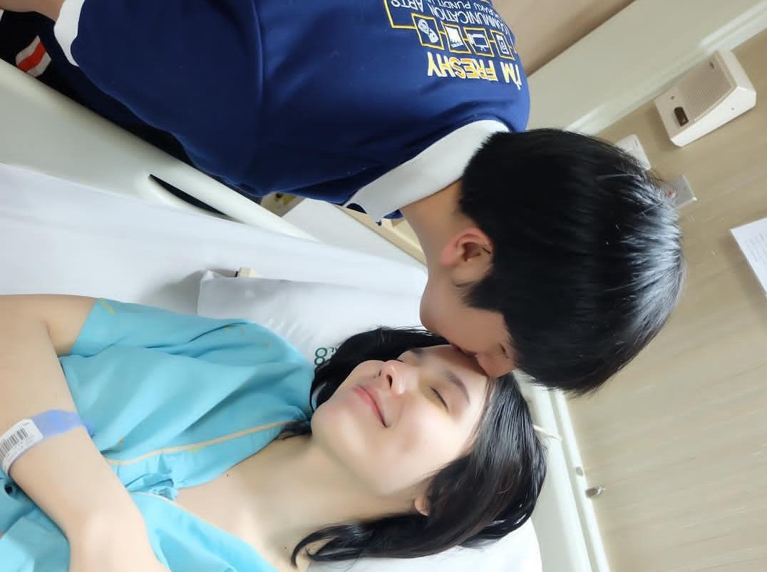 momapmu's tweet image. อยู่ดีๆก็นึกถึงคู่นี้ คิดว่าแบบจะเลิกกันยังวะเลยไปส่องดูในเฟสในไอจี เออว่ะอีดอก ยังคบกันอีกจ้า นางยังไม่เลิกกันจ้า จำได้ว่าเมื่อก่อนเคยลงรูปคู่นี้ตอนที่น้องลัคกี้ผมสั้นจิกวิกอยู่เลยอ่ะ ละน้องลัคกี้แบบลุคเรียบร้อยสวยแพงมาก ละผัวก็ดีอยู่เด้อ