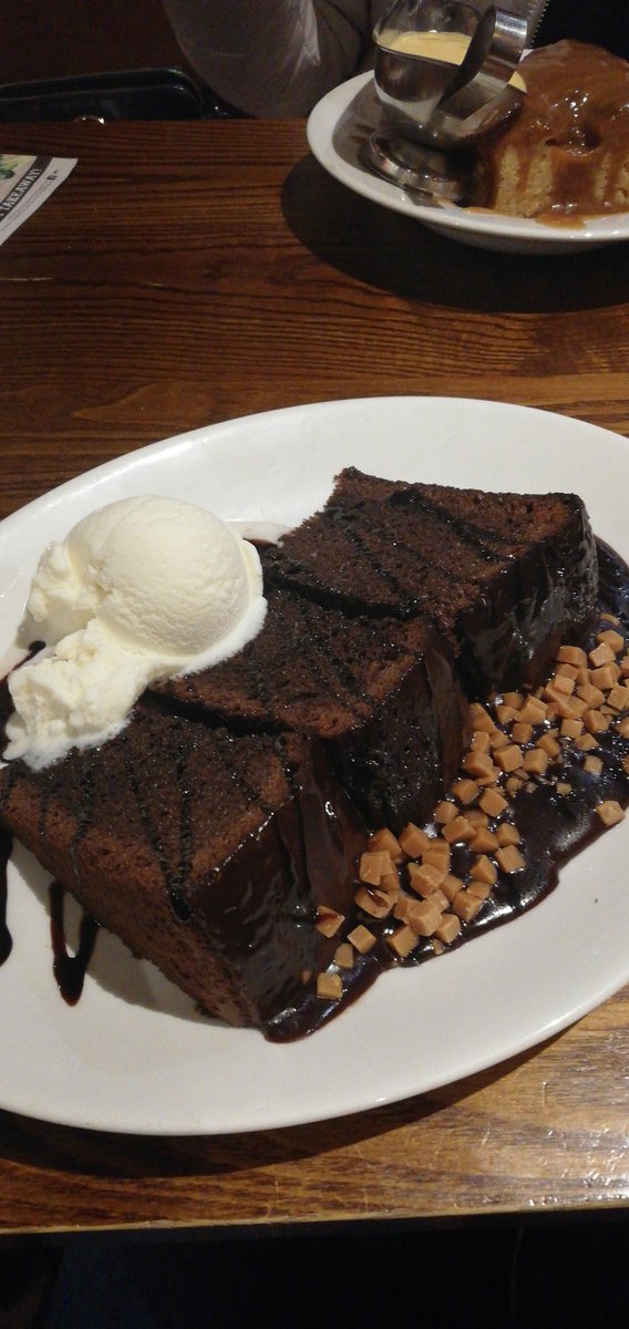FoodFantazy's tweet photo. Hot cholate fudge cake #food #foodporn #yummy #pizza https://t.co/XsrQtVvClS