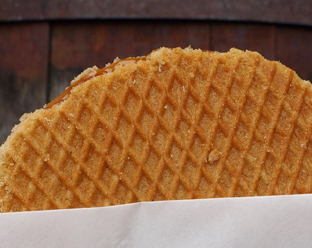 !SEASONAL FLAVOR! White chocolate + Oreo crumbs + Stroop = HEAVEN 🎉  grab them at #strooprotterdam #fenixfoodfactory bit.ly/2ThiZGN