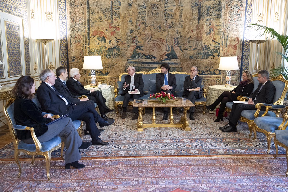 Presentate al <a href="/Quirinale/">Quirinale</a> al Presidente Mattarella le iniziative del Fondo contrasto #povertàeducativa minorile. Con Presidente #Acri Guzzetti, Sottosegretario <a href="/SBuffagni/">Stefano Buffagni</a>, presidente #Conibambini <a href="/Carlo_Borgomeo/">Carlo Borgomeo</a>, Portavoce @Forumterzosett <a href="/FiaschiClaudia/">Claudia Fiaschi</a>, Direttore #Acri Righetti