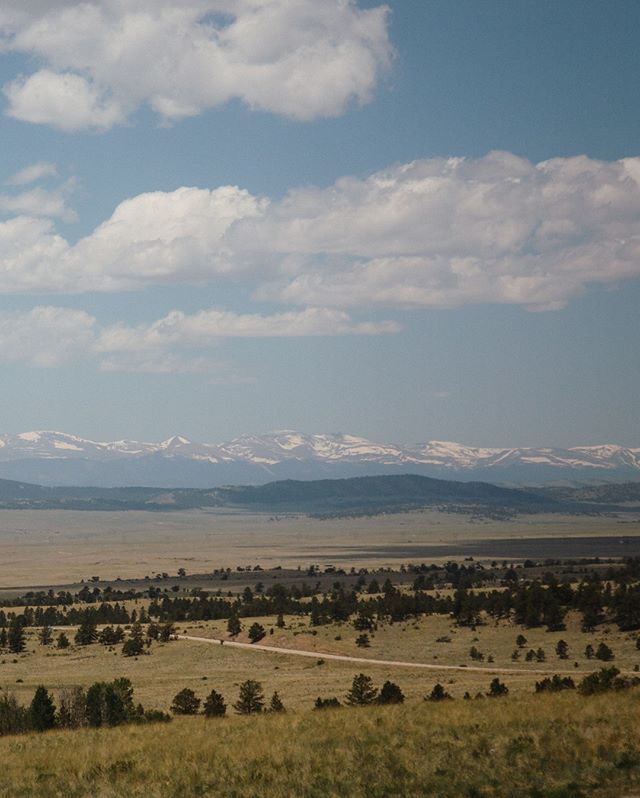 dave__stillwell's tweet photo. It's been too long since a visit to this land of expansive skies and mountain drives...maybe this is the year to remedy that. #rockymountainhigh ⠀
________________________________⠀⠀
#choosemountains #departedoutdoors #wearethewild #in2nature #adventu… https://t.co/wUMReixi3a https://t.co/N2O8N9qqbn