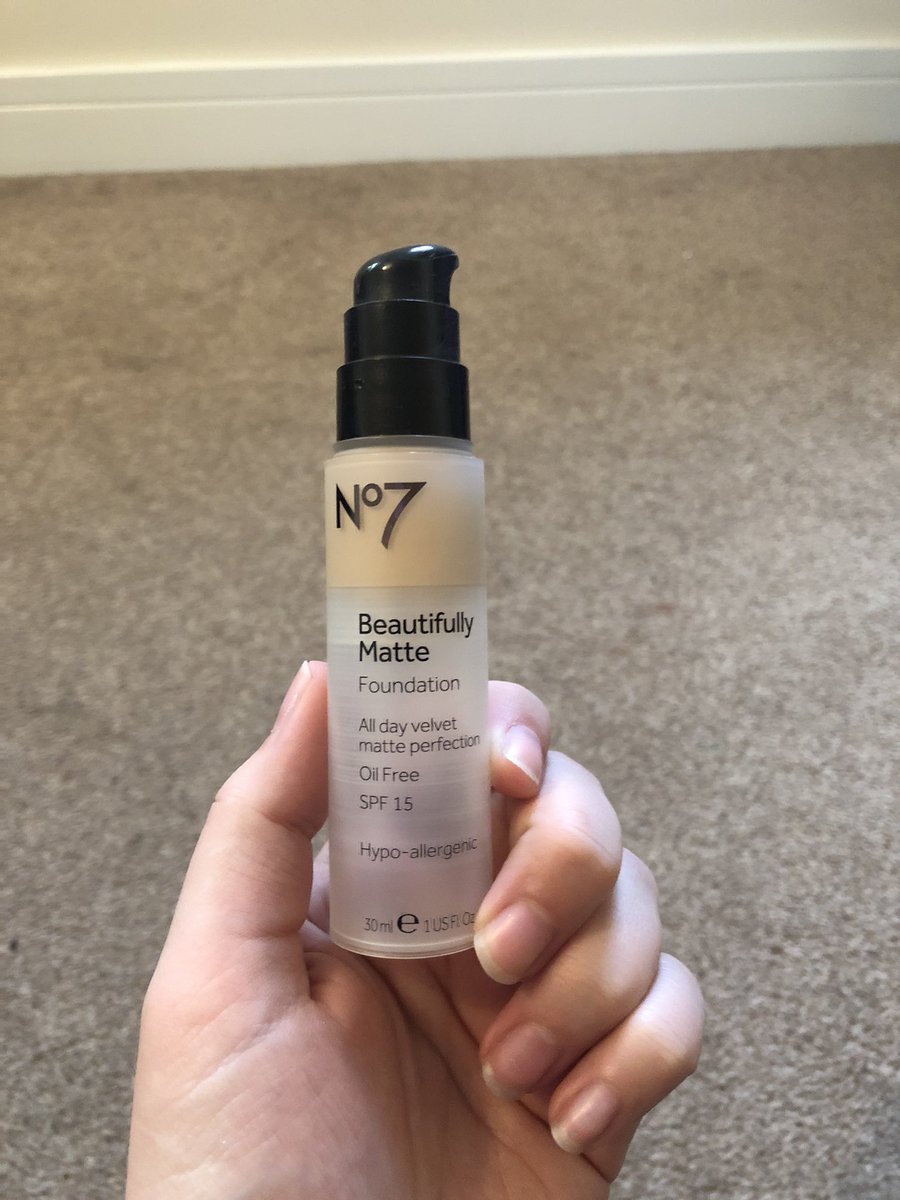Nina_Fish's tweet photo. @BootsNo7 I love your products but one infuriating thing about your beautifully matte foundation, is the bottle. Look how much is left in the tube, yet the pump has stopped working as if it’s empty. I have to break into the tube to get the rest out 👎🏼 https://t.co/1a3gtHPvW4