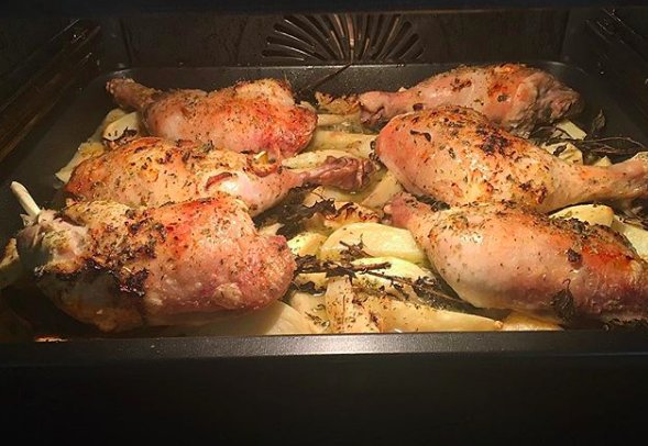 manareats's tweet photo. Baked Greek Garlic &amp; Lemon Chicken https://t.co/PTbVJpGDrj https://t.co/iYY9HGarpV