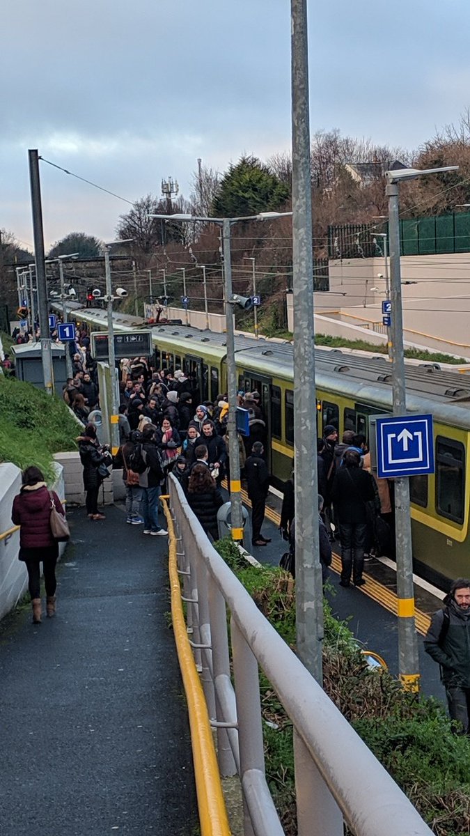 #rediscoverthejoy #joyofthetrain 8.56 at killester not a hope to get to work... Platform full of people for the next one @IrishRail ridiculous