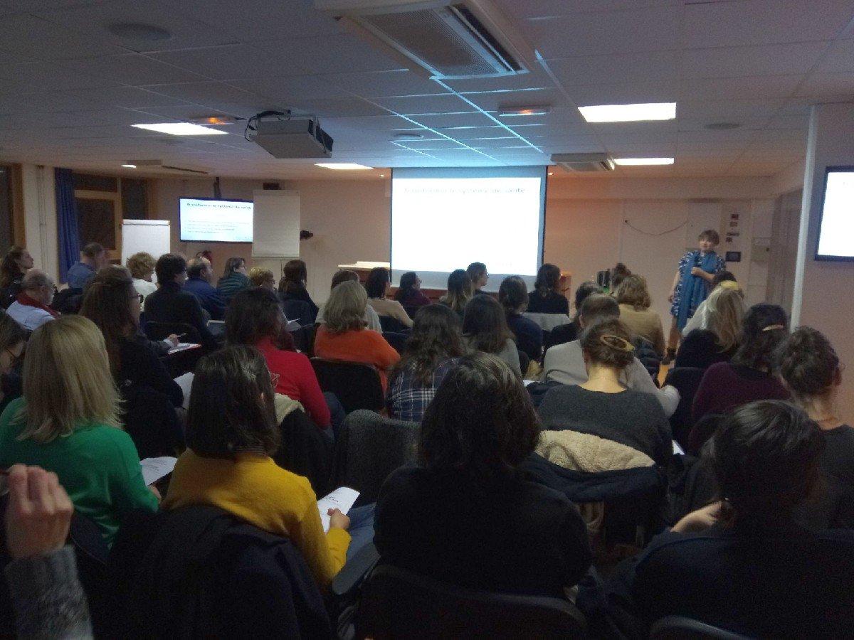ARS_IDF's tweet photo. Vers un parcours intégré de santé et de soins après 75 ans 👉 Présentation d'une nouvelle expérimentation de prise en charge partagée à une centaine de professionnels médicaux et paramédicaux. Bravo aux #CPTS 13 et 14. https://t.co/ZRzLoGZu1o