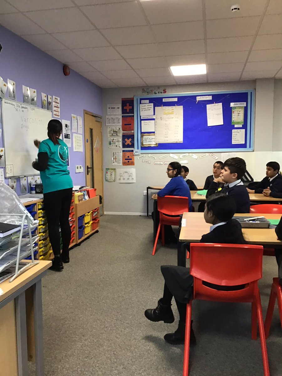 6MA having their #drugsawareness #workshop from @narconon #realifeproblems @VicParkAcademy #FIDES