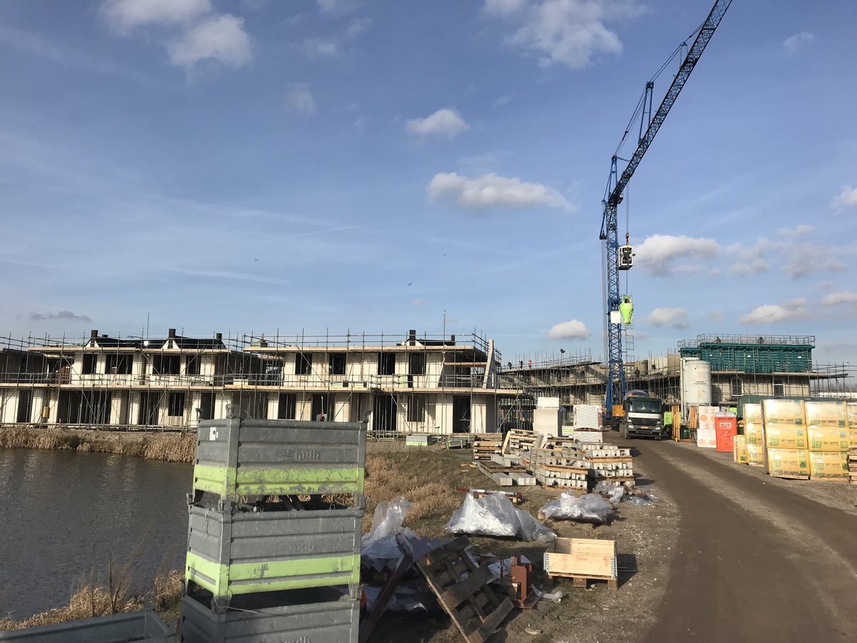 Gisteren de laatste wanden van fase 1 gestort bij #aandenieuwestadskade ⁦<a href="/WWWestergouwe/">Westergouwe Gouda</a>⁩ komende week zullen de laatste vloeren worden gelegd. De gevelsluiting is gestart door de bouwcombinatie ⁦<a href="/ERAContour/">ERA Contour | TBI</a>⁩ / ⁦<a href="/heijmansnl/">Heijmans</a>⁩