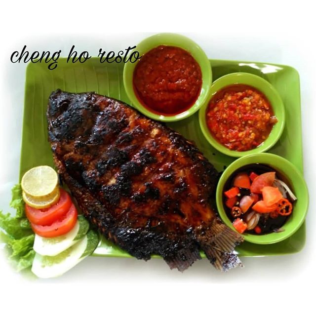 Tomodachicrbn's tweet photo. #indonesianfood #kulinercirebon #restoran #steak #fish #grilled #ikanbakar #maknyus #delicious #seafood https://t.co/QOaeUeyi3x https://t.co/AEAncIWLBP