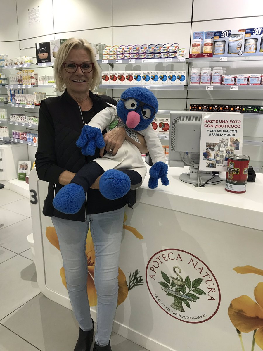 FarmaSF's tweet photo. Seguimos recaudando fondos para @farmamundi con el simpático.@boticoco #boticocoOnTour https://t.co/rABZB8POZu