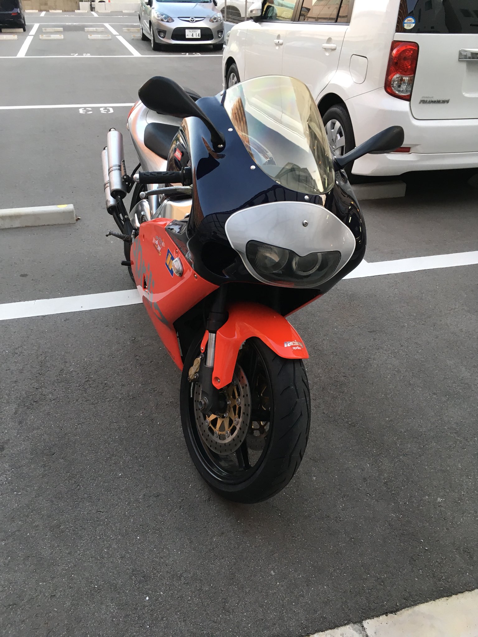 Twinkle アプリリアrs250後期納車 Ns 1以来の2stです カタログスペック70馬力やばいです パワーバンド入った時の加速がおかしいですねバケモンです笑 ニダボ Mc22 とrs250共々よろしくお願いします 250の2st4st最速を揃えたのでは Aprilia Rs250