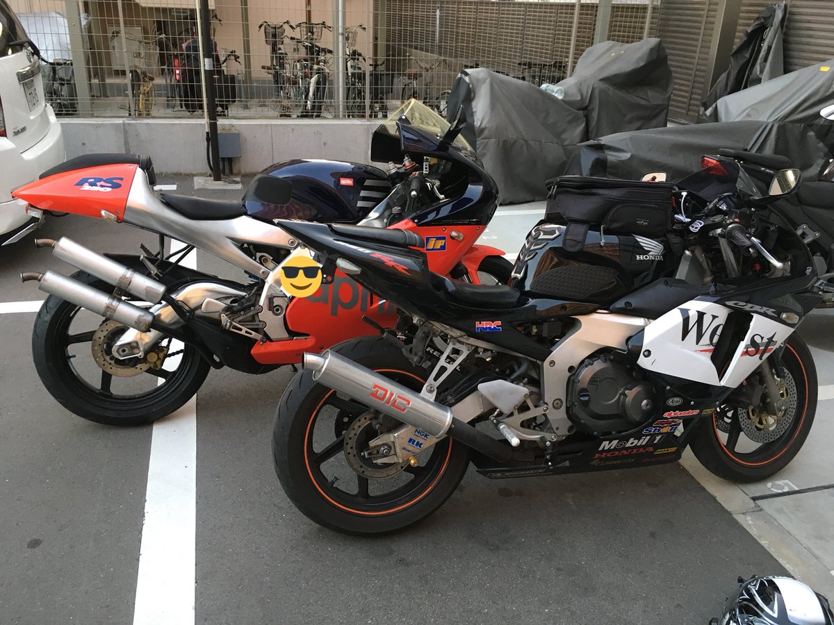 Twinkle アプリリアrs250後期納車 Ns 1以来の2stです カタログスペック70馬力やばいです パワーバンド入った時の加速がおかしいですねバケモンです笑 ニダボ Mc22 とrs250共々よろしくお願いします 250の2st4st最速を揃えたのでは Aprilia Rs250