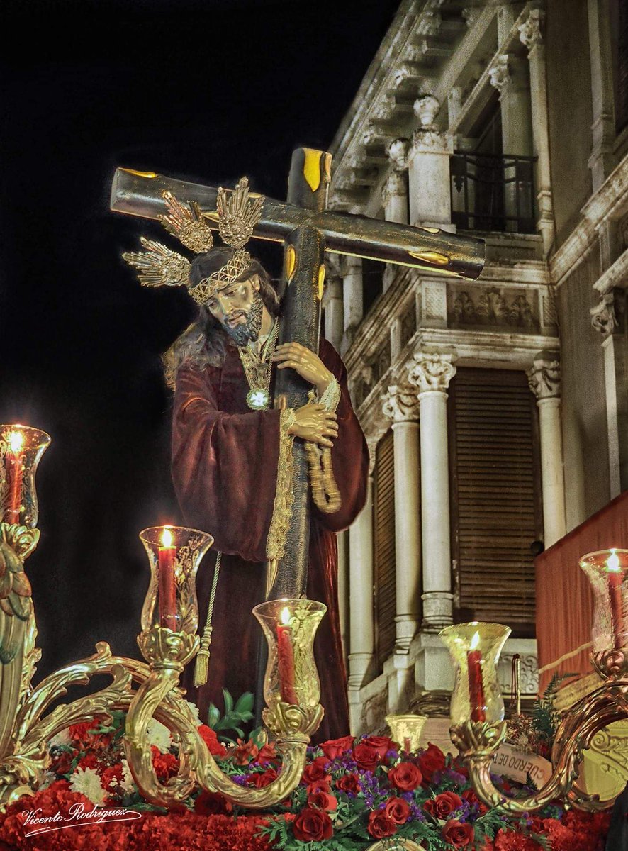 Preciosa la foto que comparte con todos nosotros Vicente Rodríguez León, muchas gracias por esta maravillosa instantánea.
#necesidades #tresgragias #miercolessanto2018 a por el #miercolessanti2019