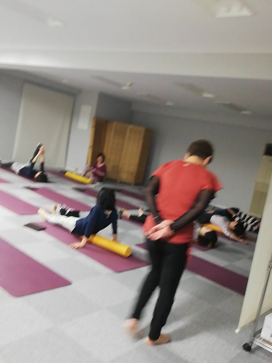 Jr茨木駅前 ヨガスタジオreborn V Twitter 水曜ナイト始まります 今日は月に1回のお楽しみ マスタートレーナーレッスンです ヨガ 木下由梨 ウミヨガ リボーン 茨木ヨガ