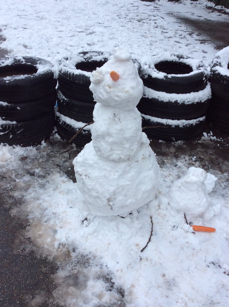 KearsleyStJohns's tweet photo. This morning we have enjoyed playing in the snow for our outdoor maths session we loved learning how to make snowball spheres! we had so much fun and even made our very own snowman! https://t.co/oSqV5hQQ9t