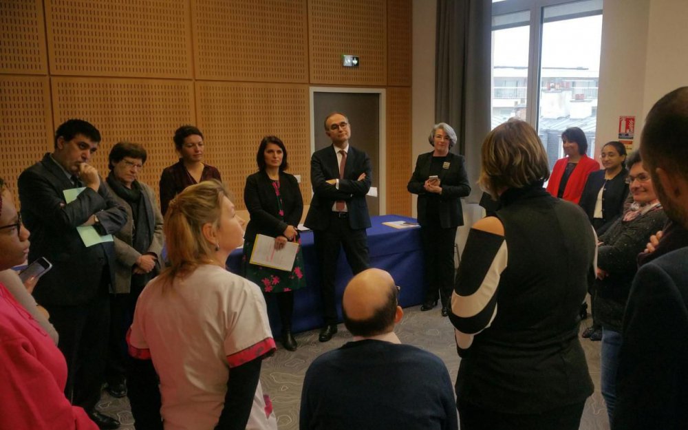 UnHandicap's tweet image. Saint-Mandé : le Val-Mandé veille sur les dents des personnes handicapées
L’institut vient de signer de signer une convention pour la santé bucco-dentaire des personnes handicapées avec l’hôpital Henri Mondor. leparisien.fr/val-de-marne-9… #handicap #santé