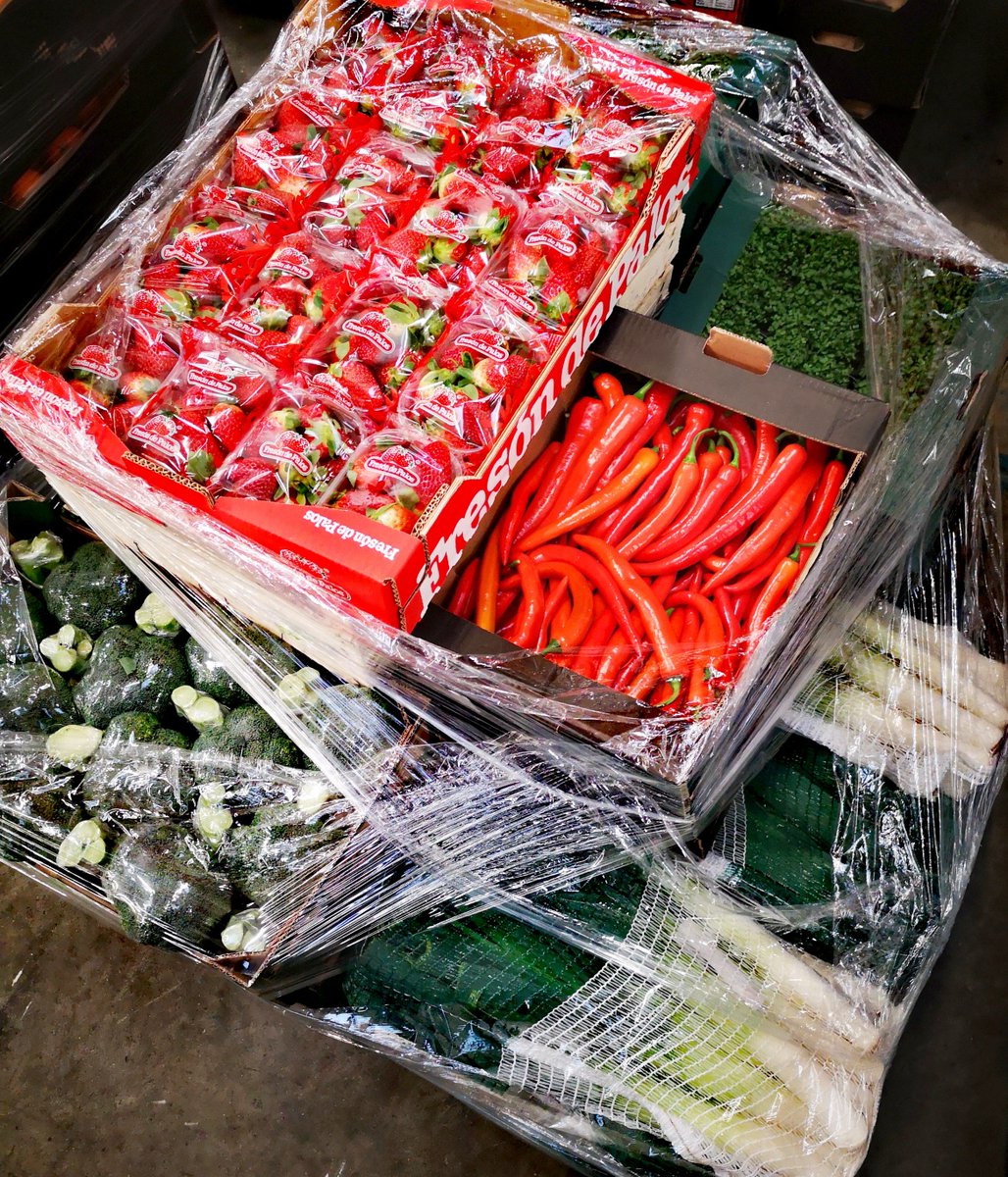 FoodSwansons's tweet photo. We're having a #snowday here at the health farm!  What better way to beat the cold than some natural defenses?  #redchilli #ginger #microherbs #mushrooms #freshveg #antioxidants #chinesecuisine #herbs #eathealthy #beatthecoldby #shoplocal #supportlocalbusiness #highlands https://t.co/jduLrHQIBT