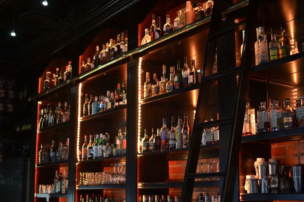 Boozy_Foodie's tweet photo. Tomorrow is #BrandyAlexanderDay 
#WaybackWednesday and all about our visit to The Landmark Bar, getting first-hand tips on how to whip up this #classiccocktail #Brandycocktail 
@thelandmarkjhb #VanRynsBrandy 
https://t.co/9YOKwuElEO https://t.co/JTj1BqBC8D