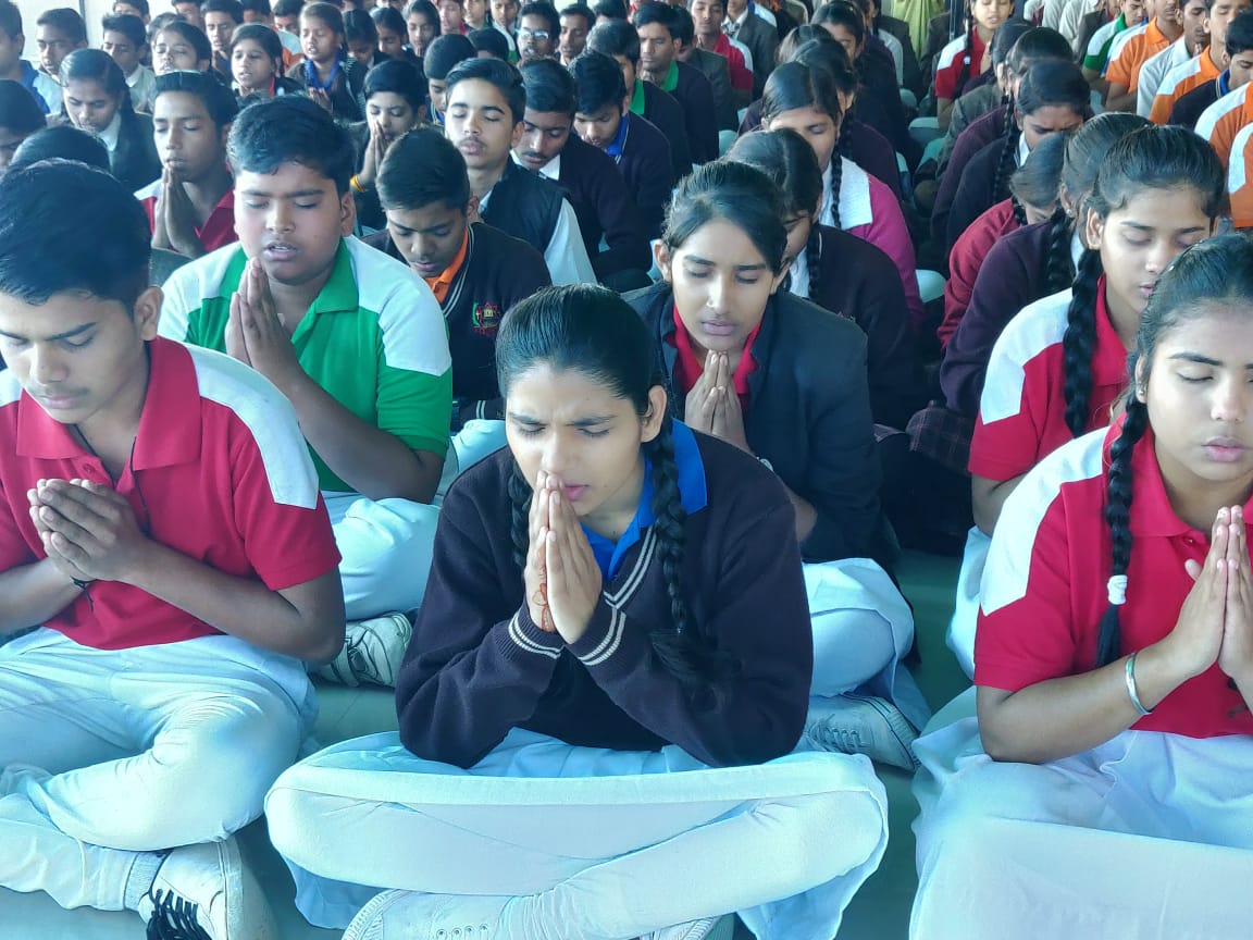 LBS_Academy's tweet photo. Tributes to #MahatmaGandhi, on his #PunyaTithi
Students of #LBSSchool, Kota have paid #tributes to #MahatmaGandhi, on his Punya Tithi.
#LBSGroup #MahatmaGandhi #Bapu #30Jan #MartyrsDay #FatherOfTheNation #RealHeroesNeverDies #RememberingBapu https://t.co/XXeUIbOtSJ