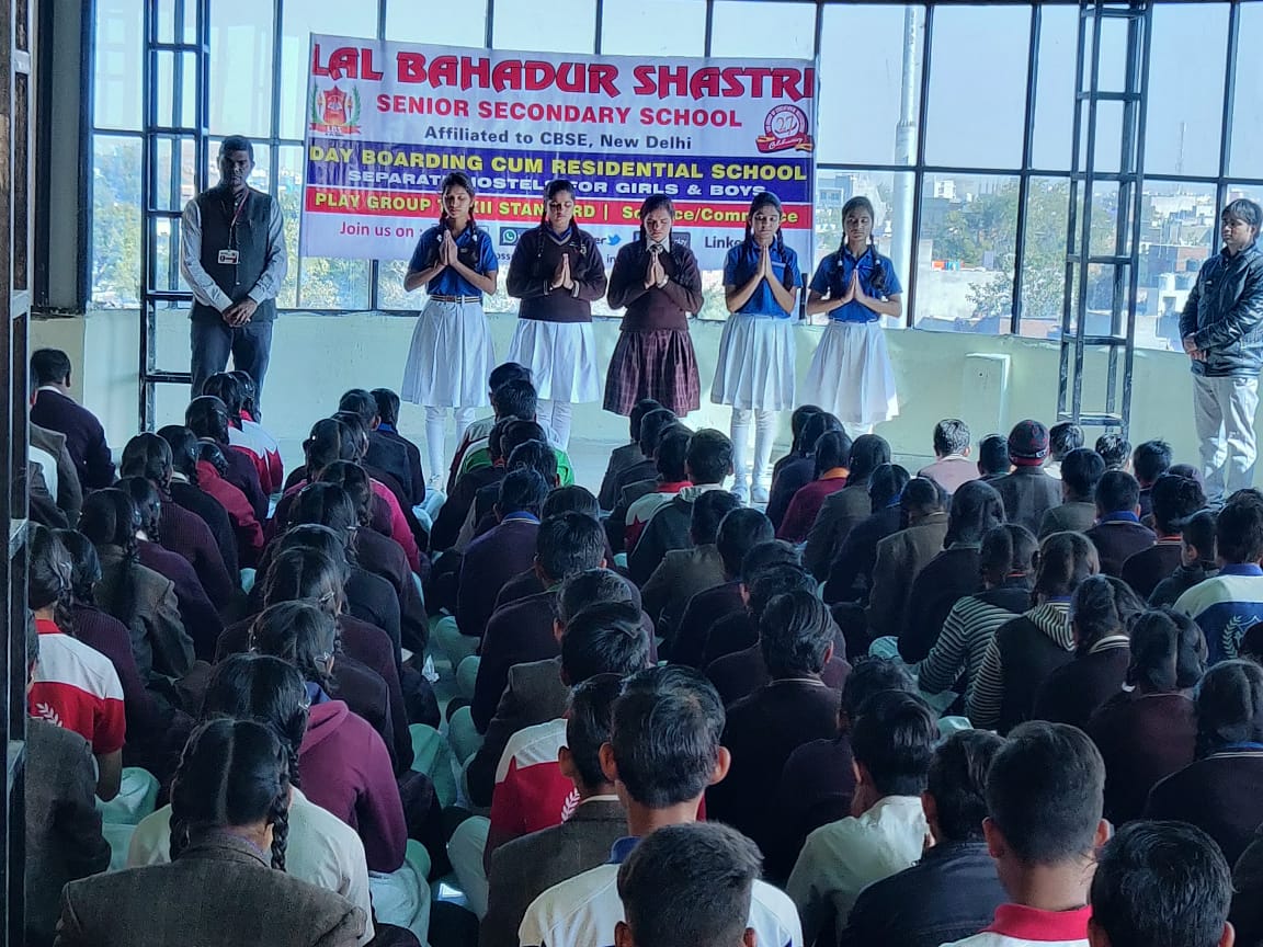 LBS_Academy's tweet photo. Tributes to #MahatmaGandhi, on his #PunyaTithi
Students of #LBSSchool, Kota have paid #tributes to #MahatmaGandhi, on his Punya Tithi.
#LBSGroup #MahatmaGandhi #Bapu #30Jan #MartyrsDay #FatherOfTheNation #RealHeroesNeverDies #RememberingBapu https://t.co/XXeUIbOtSJ