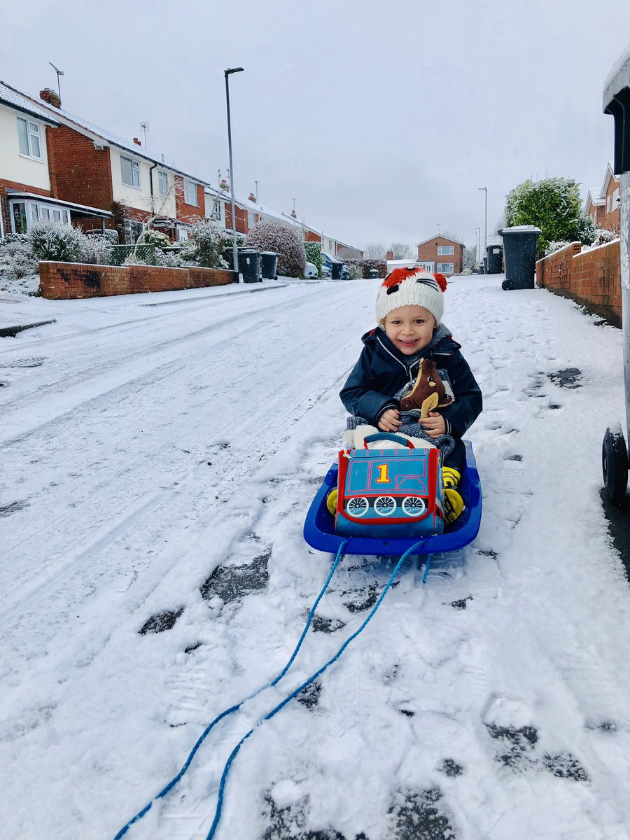 BellisFerreira's tweet photo. Well If you can’t go by car...... 🛷 #commutergoals #snowedin #iceicebaby #sledge https://t.co/7yZtmslMfz