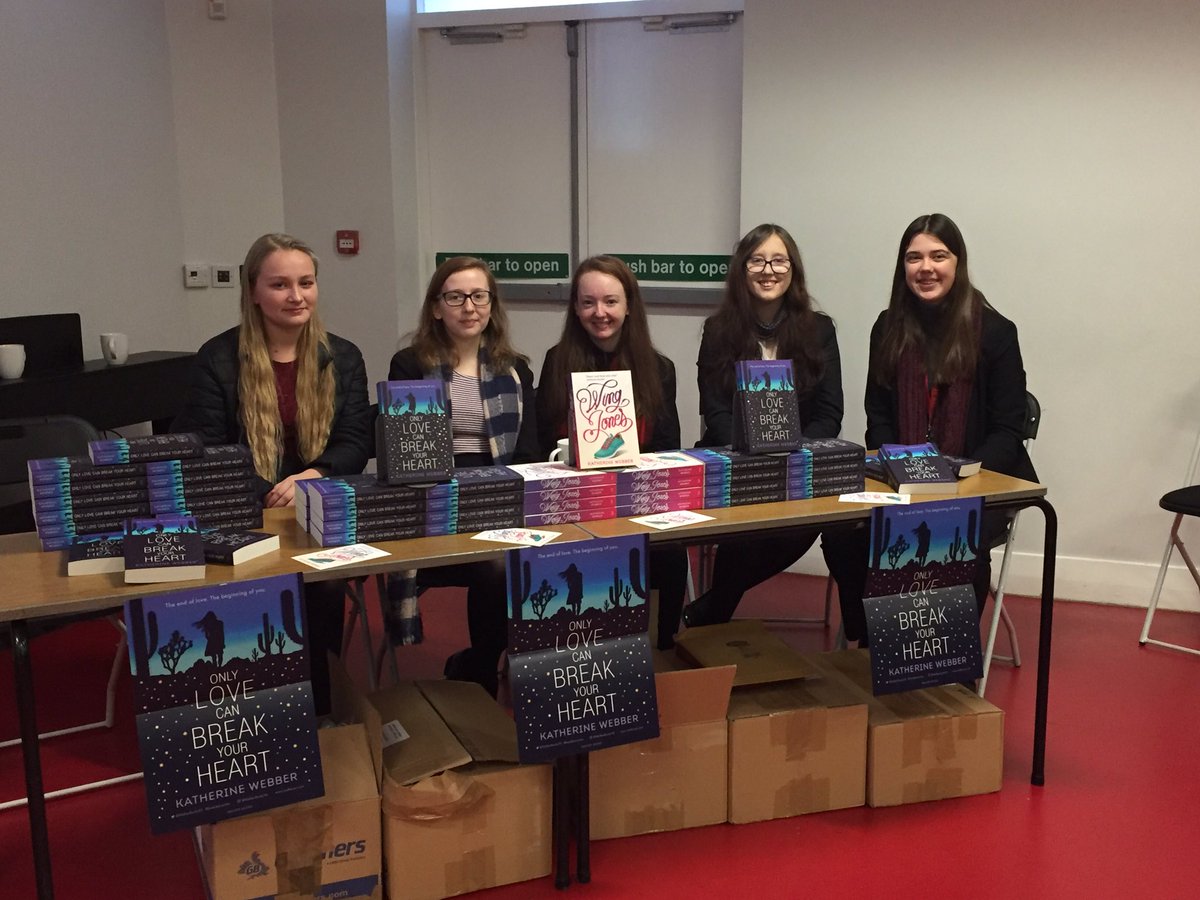 Read4eva's tweet photo. The great team of students superbly looking after the book sales for @kwebberwrites on her visit to @QMHSOFFICIAL in Walsall where sheโs talking about her books #OnlyLoveCanBreakYourHeart and #WingJones https://t.co/pJJhZOGq5C