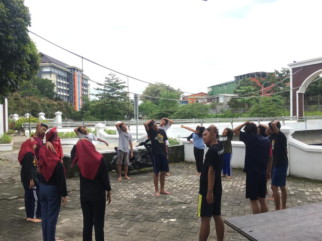 DIMPA_UMM's tweet photo. [Dimpa Boat Race Challenge]

Salam Lestari!!!!
Rangkaian acara boat race 2019 yaitu acara latian gabungan SISPALA semalang raya, demi menciptakan rasa kekeluargaan dan menambah skill teman teman untuk persiapan perlombaan boat race 2019. https://t.co/YwnygvHMOM