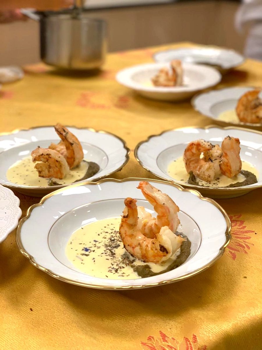 erickjacquin's tweet photo. 👨🍳Menu especial. Eu fazer para um jantar particular de 30 personas 🙏 Qual prato você querer experimentar? Comente o número da foto 👏👏👏😋
.
#somostodoscozinheiros #chef #cuisinefrançaise #cuisine #frenchcuisine #erickjacquin #chefemacao https://t.co/kqOVMCssjy