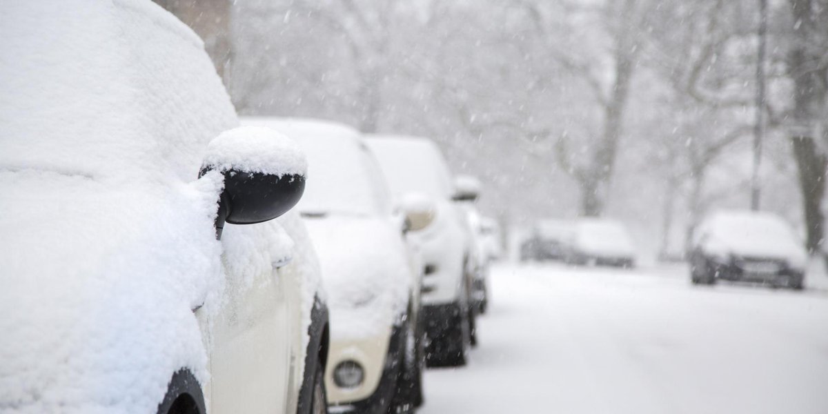 RSAIreland's tweet image. #TenTips for driving in snow &amp;amp; ice - Make sure you can see! Clear your windows and mirrors before you set out! Carry a screen scraper and de-icer. Do not use hot water on the windscreen- it can crack the glass. Demist the inside of your windows thoroughly bit.ly/2TmWvUG