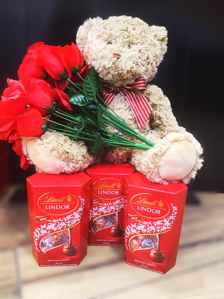 EldonSquareTPS's tweet image. ATTENTION‼️ For one day only free chocolates when you spend £30 or more for members only. Not a member, no problem a card can be set up in store today‼️🍫🥰#chocolate #treatyourself #perfumelovers