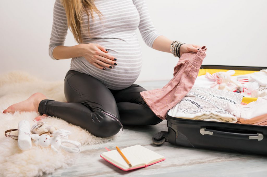 Baby shopping and hospital bag packing printable checklist for expecting parents. 
kiddieversity.com/category/what-…
#pregnantmums #Newbornbaby #babyshopping #hospitalbag #babyessentials #pregnancyshopping #newparents