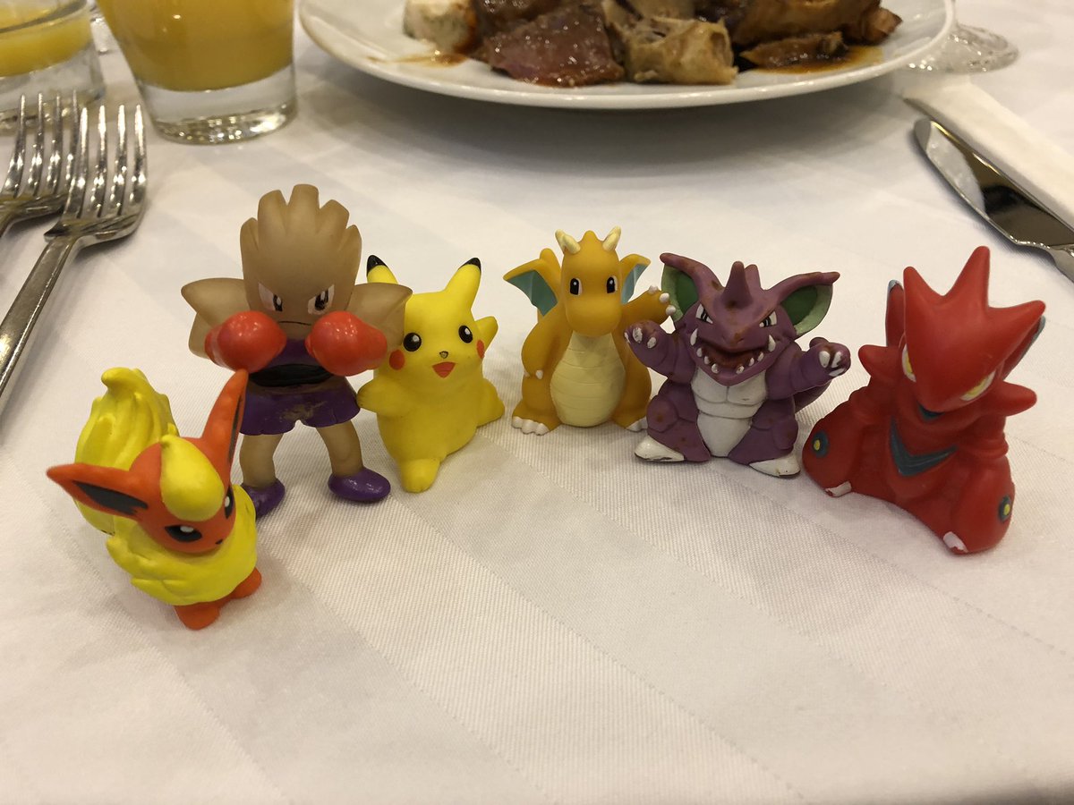 ハワイ2日目 トロリーバス乗ったり水族館行ったり 水タイプを見てご立腹のカイリュー うちのパーティは水の一貫性がヤバイのです 最後には虹も見れて満足 アローラ カイリュー ポケモンと旅行 ポケモンキッズ ハワイ ワイキキ水族館