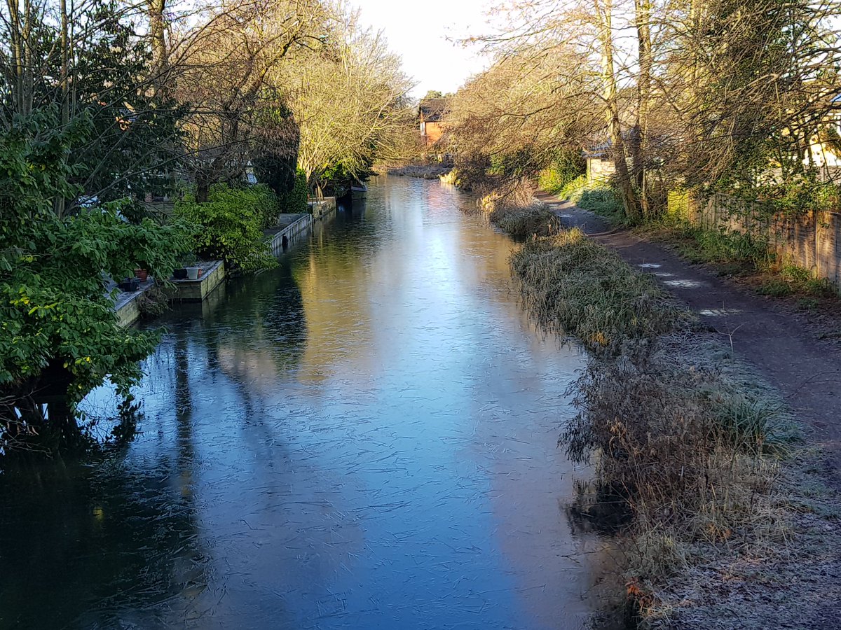 GoFastAdy's tweet photo. #BasingstokeCanal  ❄ over again this morning ❄ #pondtail #fleet #Hampshire @KJPerry61 @TheBCATeam @AnnePickett9 @Penny_Prior https://t.co/lUKSsuHQn5