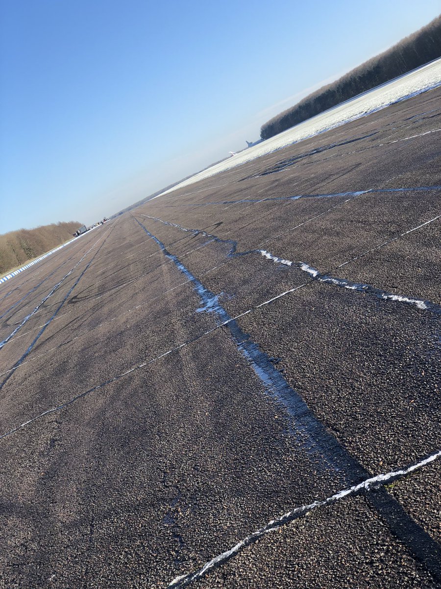 A very frosty good morning from <a href="/dronesWMP/">WMP Eye in the Sky</a>. Today the team are at a disused airfield in Leicestershire assisting <a href="/Trafficwmp/">WMP Traffic</a>, @CMPG with their tactical training.