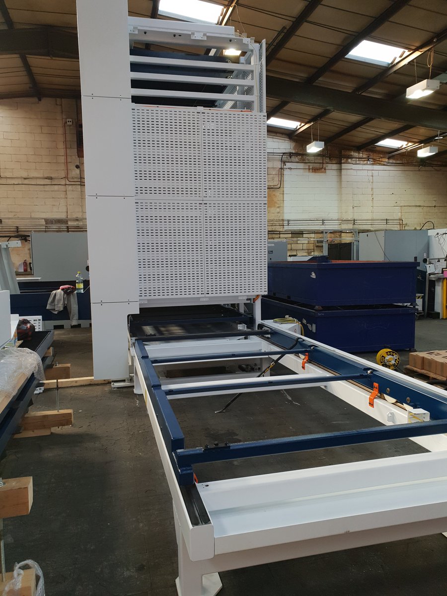 LASEREDC's tweet photo. Half way threw the installation of our brand new '@TRUMPFinc 5030 fibre laser with a pallet master tower.

#firstintheuk #trumpf #lasercutting #sheetmetal #Engineering #ukengineering #fibrelaser #palletmaster https://t.co/yY8Vlbtu4a