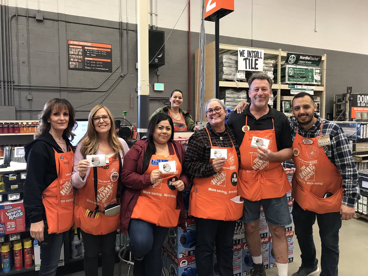 Brea1072's tweet photo. All 4 associates made the 2nd, 3rd and 6th platinum level awards today!! Thank you Vickie, Patty, Lisa, and Brian for your continuously amazing levels of customer service. @JabarrBean @Allen83hd @mike_astorino @karenabrahamHRD https://t.co/FJfqMNROyV