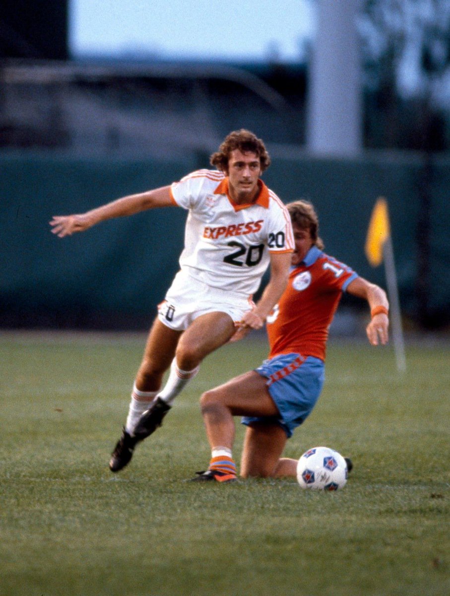 ftblsm's tweet photo. English forward Trevor John #Francis in action with #DenverExpress home kit (season 1978/78 33 apps 36 gls) #NASL @naslofficial @facciacalcio @OldFootball11 @OldBritishFoot @SuperbFootyPics @robertmdaws @FootballArchive @thecentretunnel @MemorabiliaMal @olympia_vintage https://t.co/o2NNDHtN3d