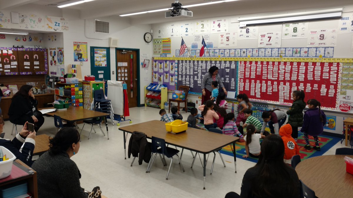 <a href="/HarlingenCISD/">HCISD</a> <a href="/HoustonHCISD/">Sam Houston Elem.</a> championing el uso de palabras frequentes para @HcisdVernonMS academia de idiomas mundiales!