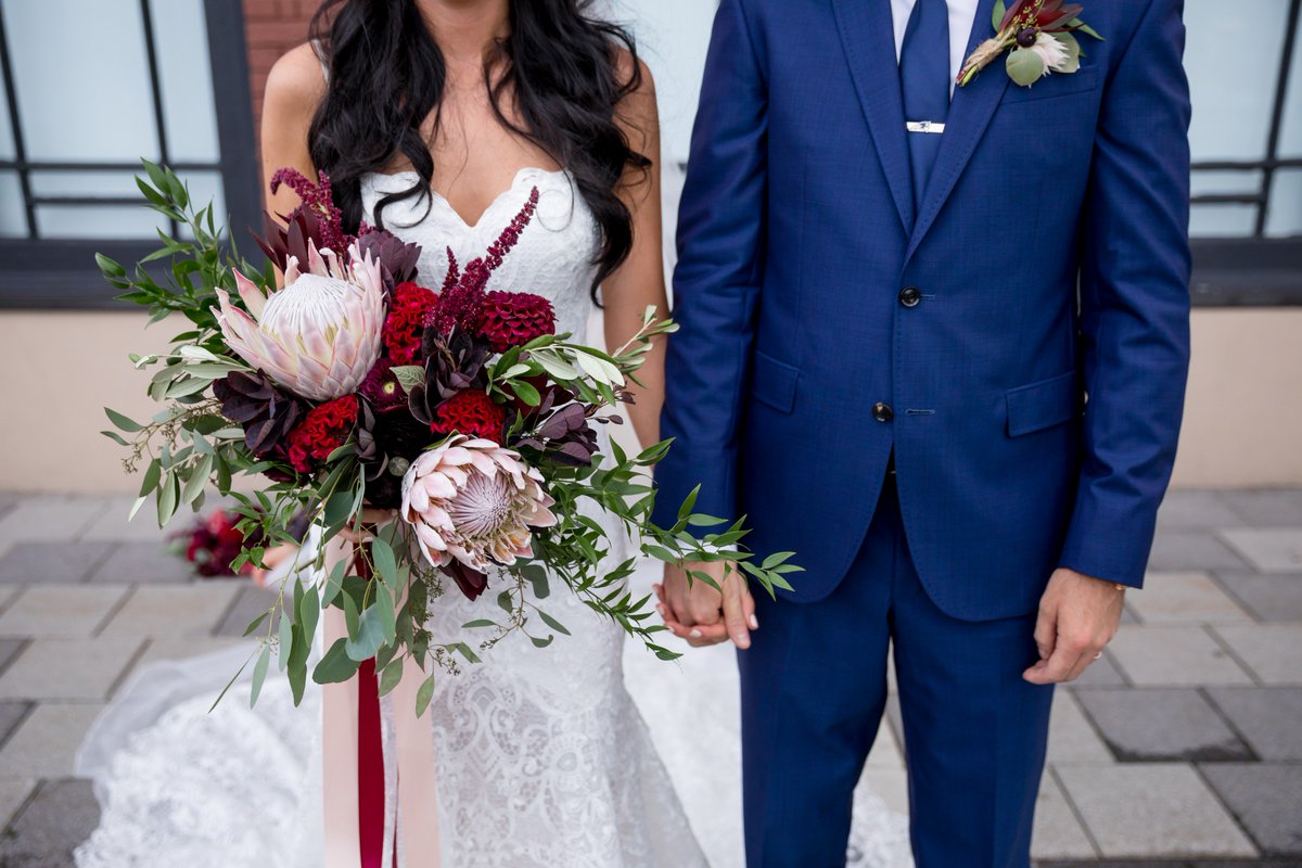 Up next on our  three-part series of seriously #gorgeous highlights from our 2018 #wedding season... #FLOWERS! Grab a cappuccino and get lost in these big ass #bouquets.
bourbonandbloom.ca/single-post/20…